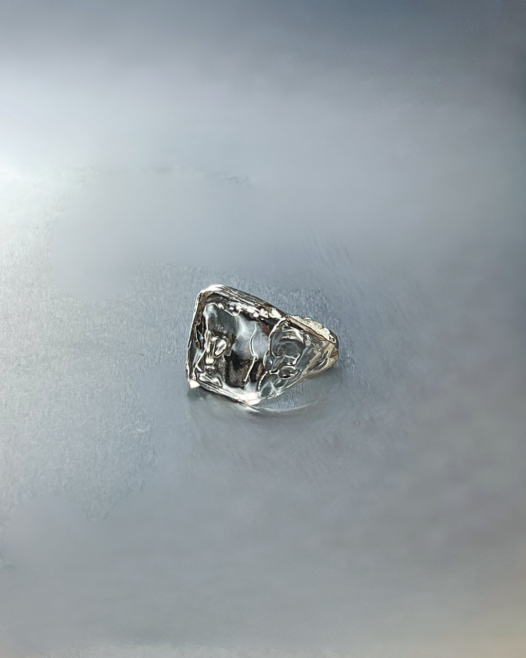 GOUTTE SIGNET RING