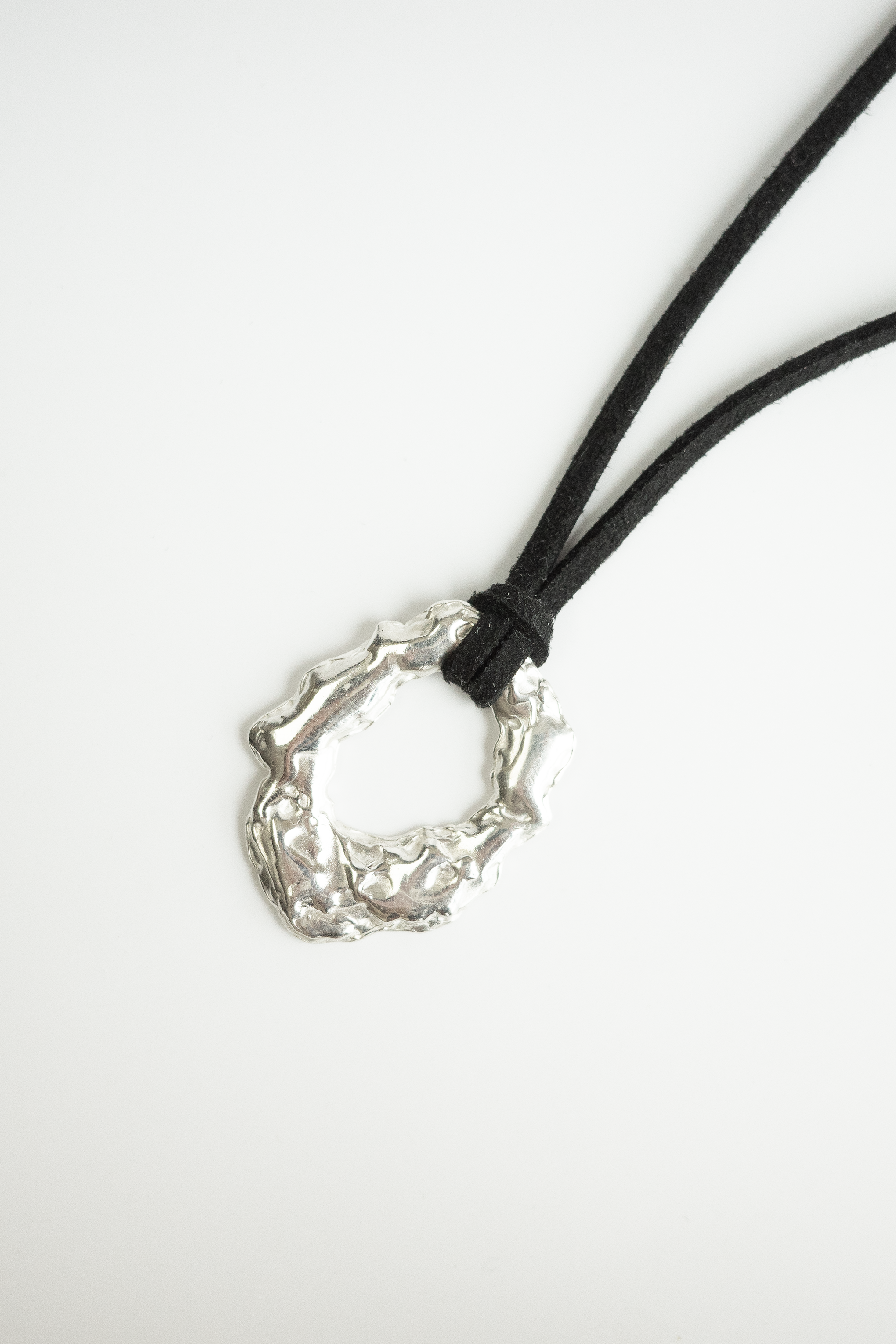 GOUTTE LEATHER CORD NECKLACE
