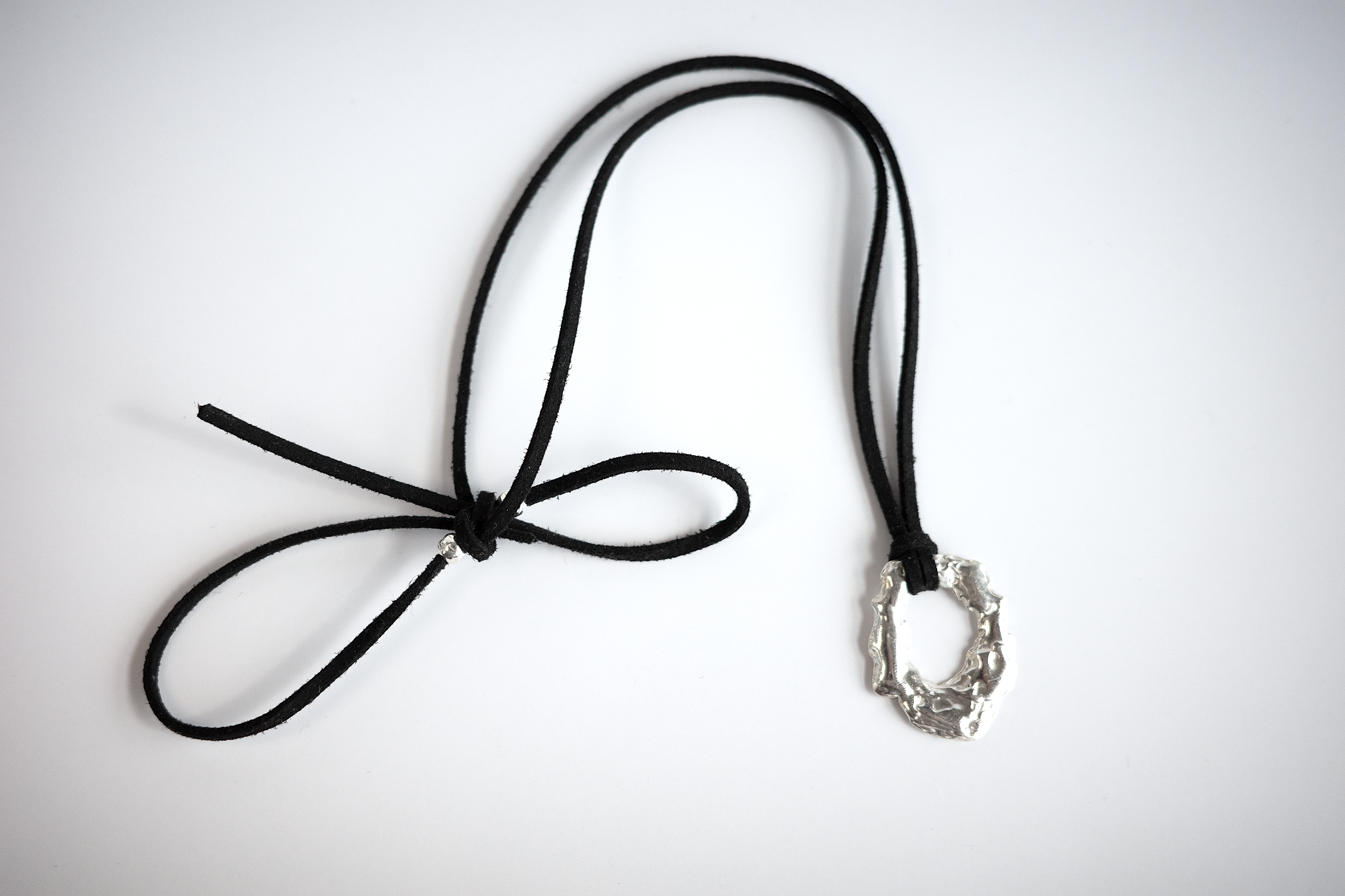 GOUTTE LEATHER CORD NECKLACE