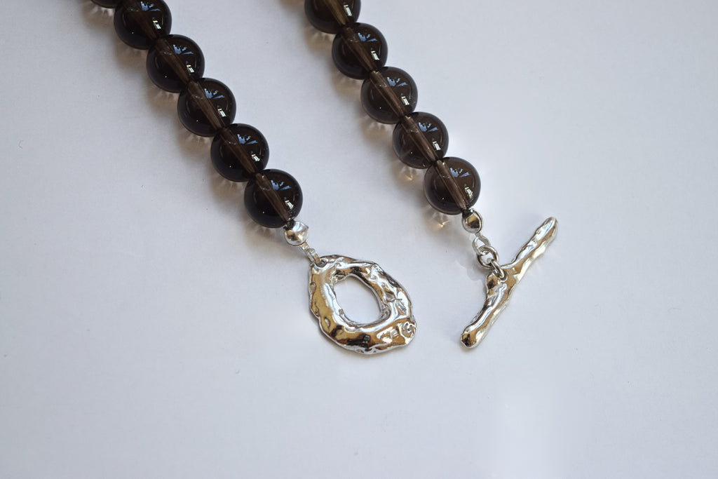 GOUTTE FUMÉ TOGGLE NECKLACE