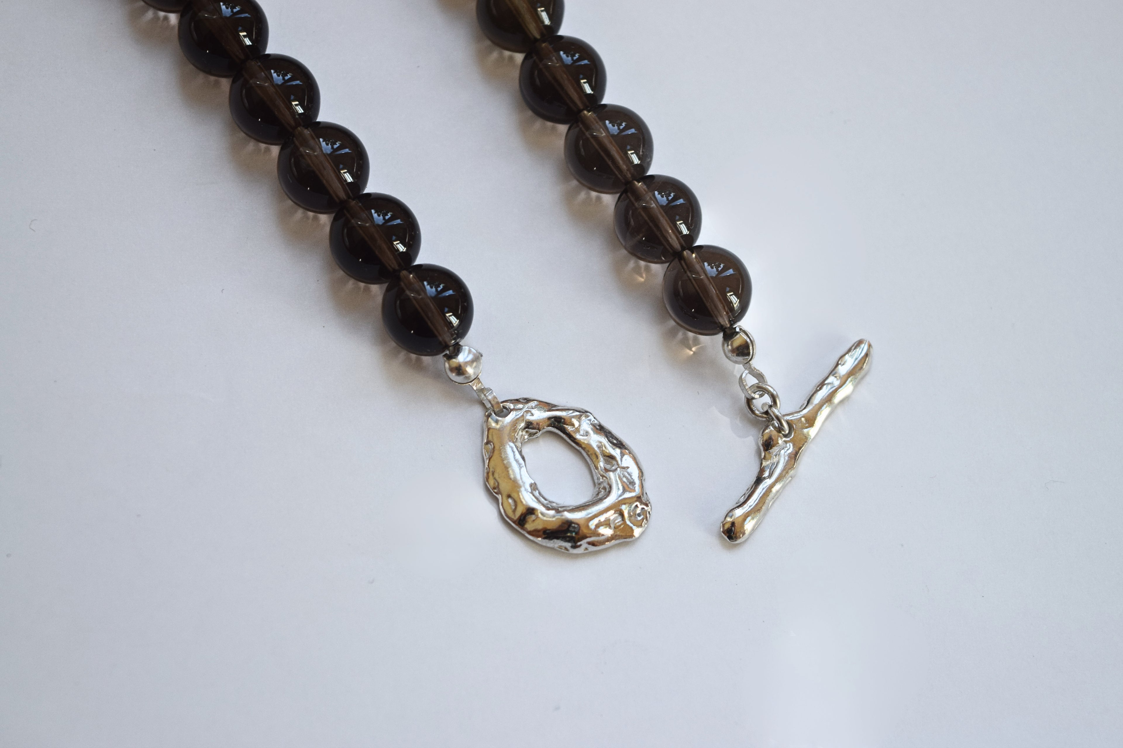GOUTTE FUMÉ TOGGLE NECKLACE