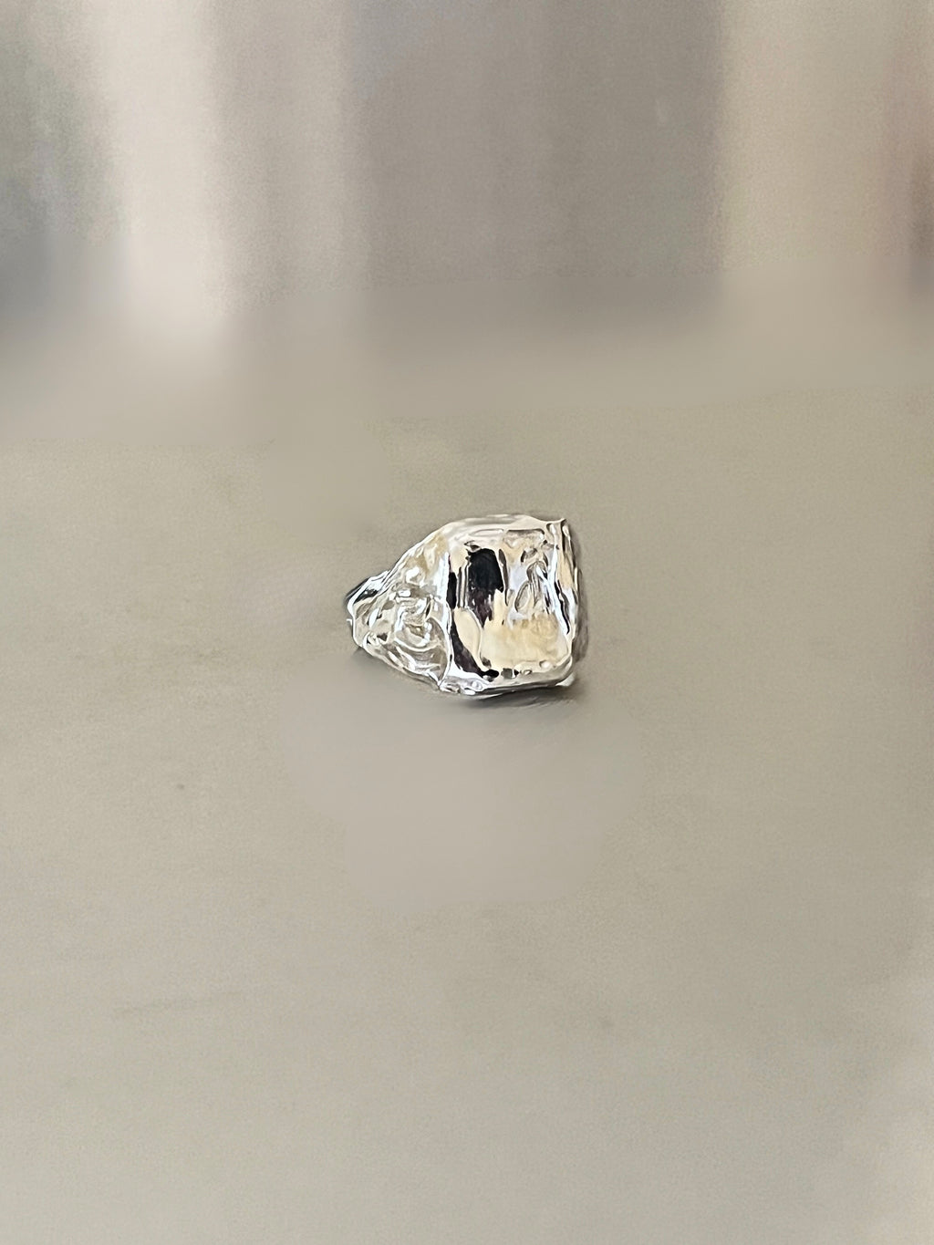 GOUTTE SIGNET RING